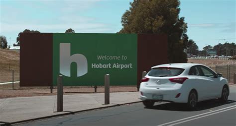 hobart airport drop off parking.